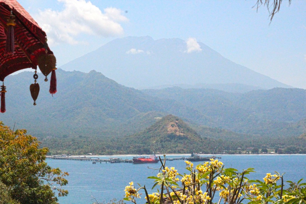 阿贡山是巴厘岛最神圣的山。
