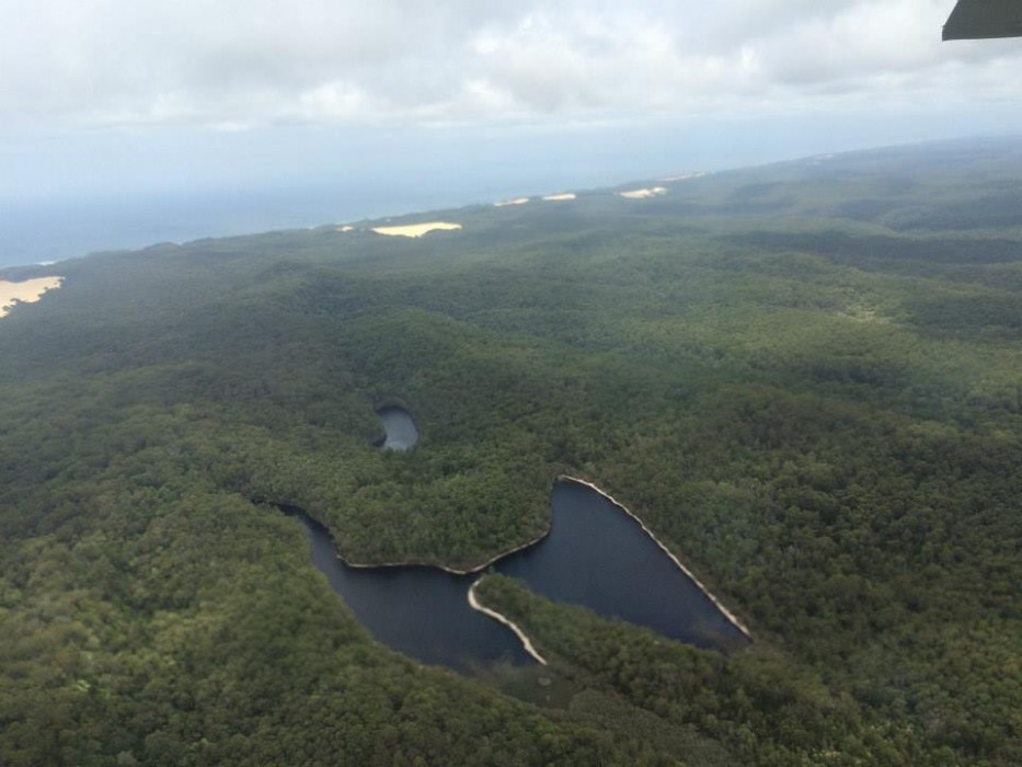 蝴蝶湖的照片是在岛上风景优美的飞行中拍摄的。强烈推荐。
