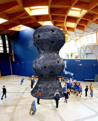 最后一张伊甸园项目中无限蓝雕塑的照片，这样你就可以看到这个项目的规模。近距离看确实令人印象深刻。#theedenproject #edenproject康沃尔#无限蓝色#雕塑#科学#细菌#蓝色#大蓝色#艺术#巨人#instagood #instagram #设计#康沃尔#参观康沃尔#生态#旅行Betwayapp